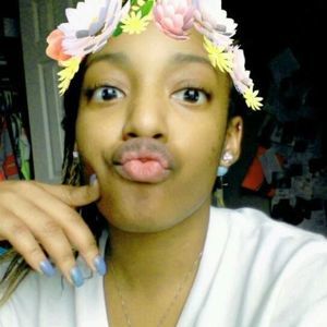 Meet your Posher, Dee-dee